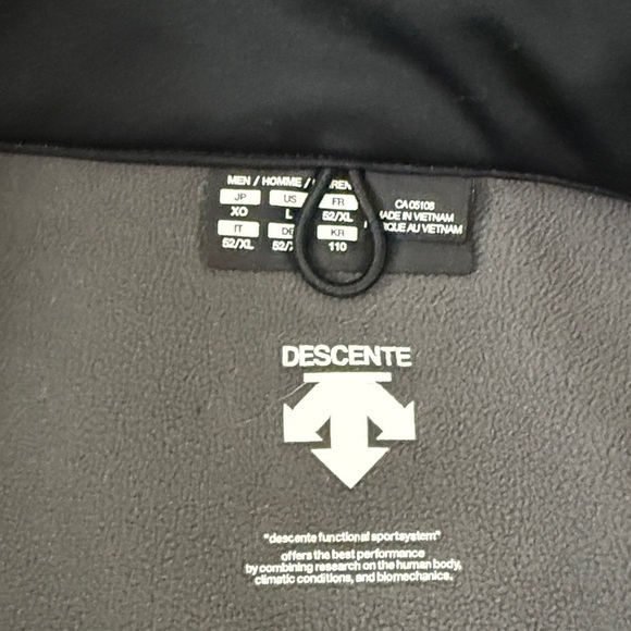 Descente Men's Performance Black Jacket - Picture 3 of 7